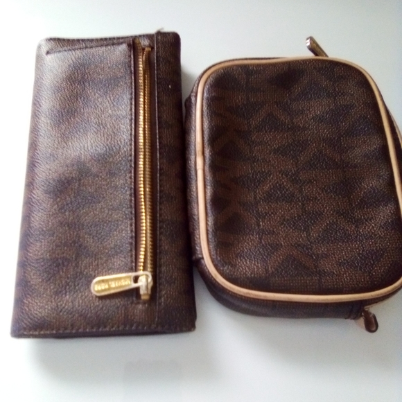 Michael Kors Brown Jet Set Wallet and Purse - Picture 8 of 12